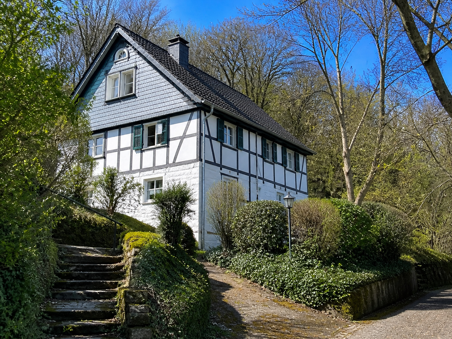 BergischesFachwerkhausFrühling